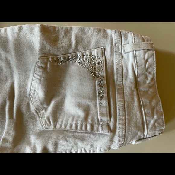Jones New York white Capris - Picture 2 of 4